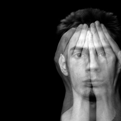 اختلالات شخصیتی خوشه ب با ویژگیهای تفکر یا رفتار نمایشی، بیش از حد احساساتی و یا غیرقابلپیشبینی مشخص میشود.
