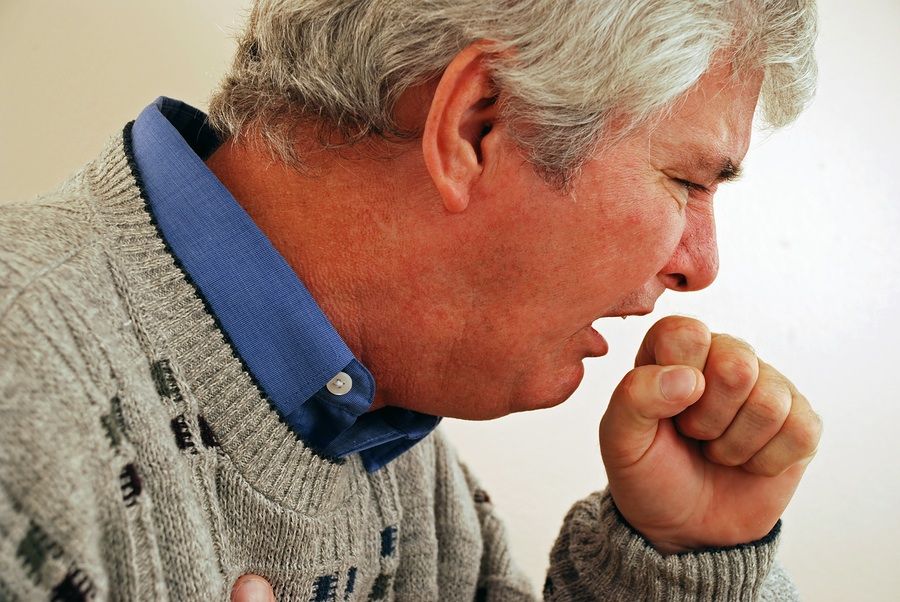 اغلب افراد مبتلا به سارس دچار ذات‌الریه می‌شوند. مشکلات تنفسی می‌تواند به حدی شدید شود که به دستگاه تنفس مکانیکی نیاز پیدا شود