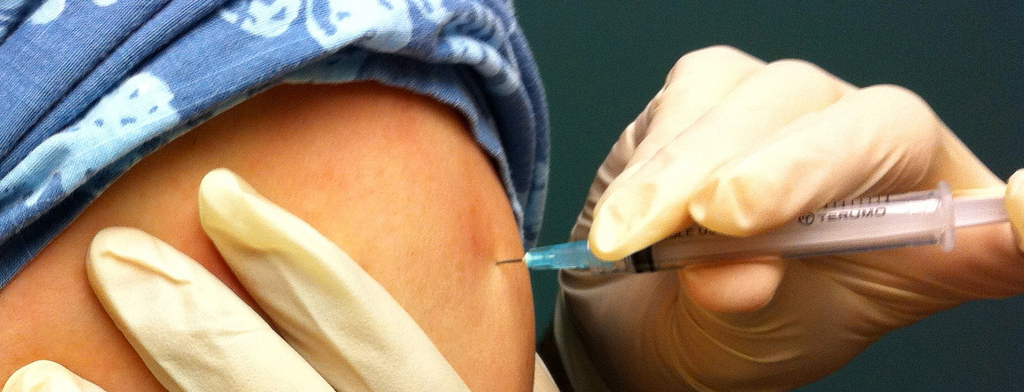 واکسن در صورتی توصیه می‌شود که در حال سفر به مناطقی با خطر بالای ابتلا به تب حصبه هستید.