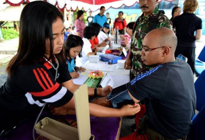 معاینات ابتدایی در روز جهانی عقیم سازی مردان یا ماراتون وازکتومی در جزیره بالی