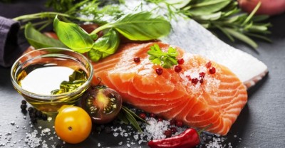 رژیم غذایی MIND که ترکیبی از دش دایت و رژیم غذایی مردم حاشیه مدیترانه است، در رتبه دوم قرار می گیرد. در رژیم MIND میوه، سبزیجات و ماهی به DASH اضافه شده و تمرکز آن بر سلامت مغز و ذهن است.