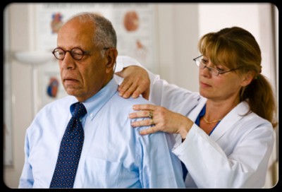 ماساژ می‌تواند ضربان قلب را کاهش دهد، عضلات را شل کند، طیف حرکتی در مفاصل را بهبود دهد و میزان تولید مسکن‌های طبیعی بدن را افزایش دهد